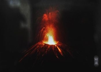 Gunung Anak Krakatau Meledak-ledak yang Viral Ternyata Tidak Benar