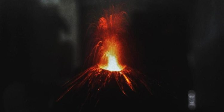 Gunung Anak Krakatau Meledak-ledak yang Viral Ternyata Tidak Benar