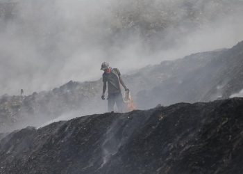 Kebakaran TPA di Jatiwaringin dan Vonis Nadiem Makarim