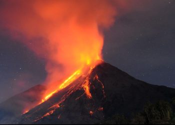 Erupsi Gunung Karangetang Sulut Semburkan Lava Pijar Setinggi 400 Meter