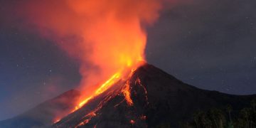 Erupsi Gunung Karangetang Sulut Semburkan Lava Pijar Setinggi 400 Meter