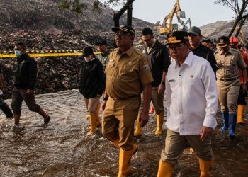 Jumlah Truk Sampah ke TPST Bantargebang Menurun Menurut Pramono