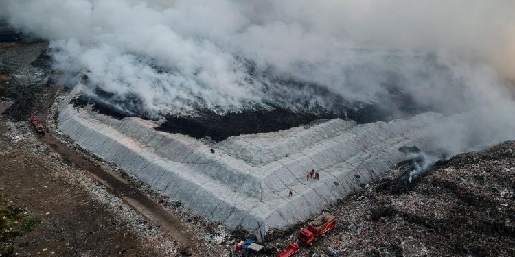Sampah TPA Jatiwaringin Sama Dengan Gedung 7 Lantai