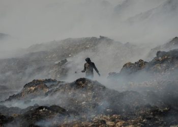 Kebakaran TPA Jatiwaringin Tangerang Masih Berlanjut dan Tak Kunjung Padam