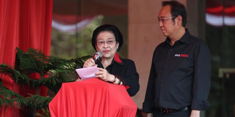 Resmikan Monumen Kudatuli di Kantor DPP partai politik di Indonesia