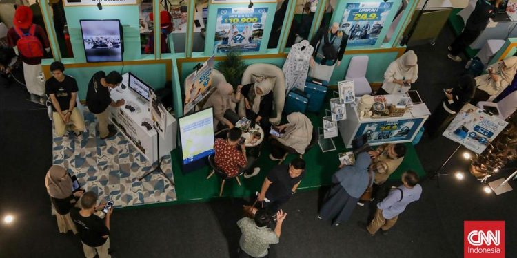 Pengunjung Memeriahkan Islamic Travel Connect 2026 di Kokas