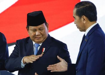 Prabowo Hormati Jokowi di Acara HUT ke-80 Bhayangkara