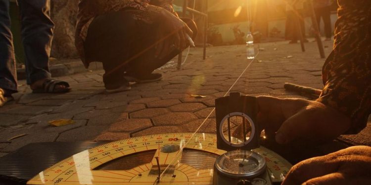 Pengamatan Fenomena Rashdul Kiblat dalam Foto
