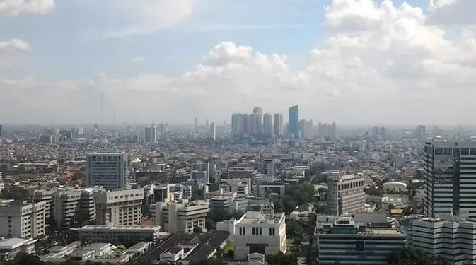 Prakiraan Cuaca Jakarta Senin dari BMKG dengan Wilayah Berawan Tebal