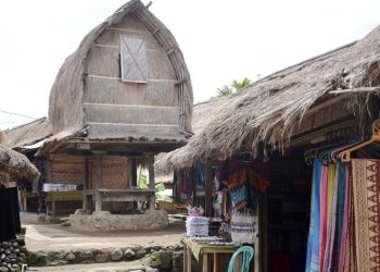 Kebakaran pada Rumah Adat Sade di Lombok Tengah