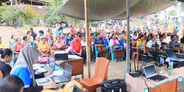 Tim Dukcapil Menerbitkan 3055 Dokumen Kependudukan Setelah Gempa di NTT