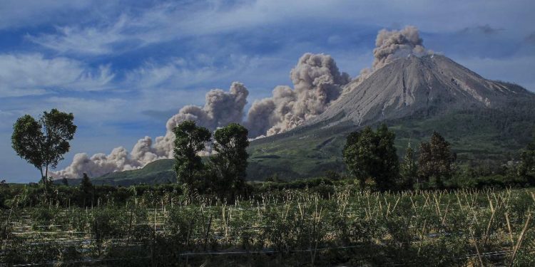 Aktivitas Sinabung Naik, Pemkab Karo Keluarkan Imbauan untuk Warga