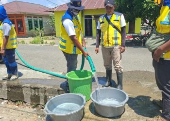 Kementerian PU Tersalurkan 8000 Liter Air Bersih untuk Halmahera Timur