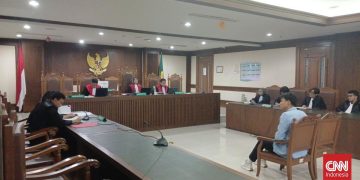 Dituntut 6 Bulan Penjara terkait Kasus Timpa Teks Demo Agustus