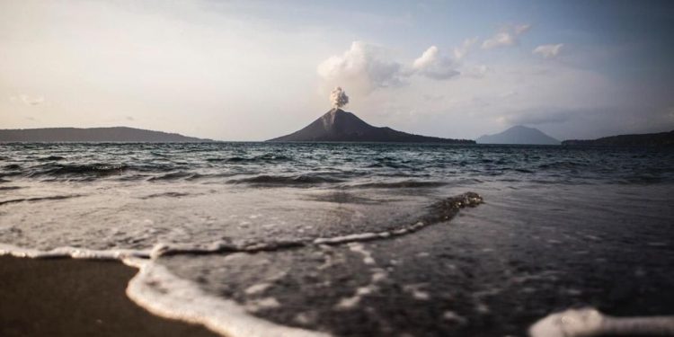 Empat Gunung Api di Indonesia Mengalami Erupsi Bersamaan Pagi Ini