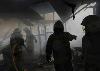 Kebakaran di Kampung Muka Pademangan Hancurkan 20 Rumah dan Warga Mengungsi