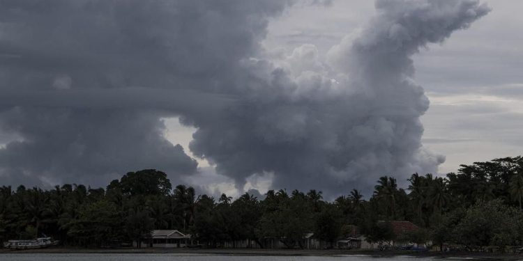 Dentuman Jabar Diduga Terkait dengan Aktivitas Anak Krakatau