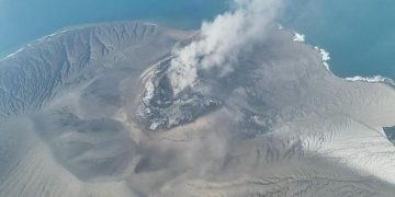 Gunung Anak Krakatau Terus Meletus