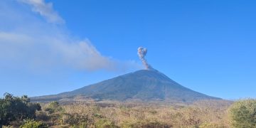 Ili Lewotolok Erupsi Empat Kali dalam 48 Jam, Kolom Abu Mencapai 600 Meter
