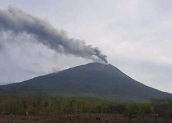 Gunung Ili Lewotolok Meletus Dua Kali dengan Kolom Abu Hingga 700 Meter