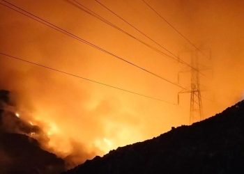 Sutet Terlihat di Lokasi TPA Putri Cempo Solo yang Terbakar