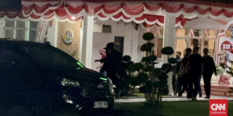 Geledah BPN Jatim 11 Jam Penyidik Bawa Koper dan Kardus