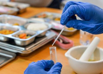 172 Mahasiswa PPDS Unair Terkena Keracunan Massal, Sampel Makanan Dites di Laboratorium