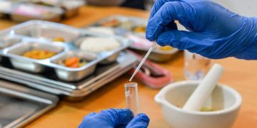 172 Mahasiswa PPDS Unair Terkena Keracunan Massal, Sampel Makanan Dites di Laboratorium