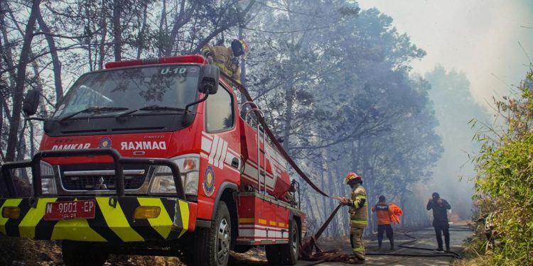 Mobil Pemadam Kebakaran Terbalik di Pangkep Sulsel Menyebabkan 2 Personel Tewas