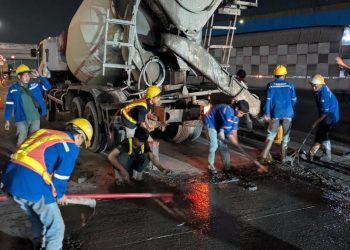 Mobil ASN di Pekalongan Viral Terobos Jalan yang Sedang Dicor