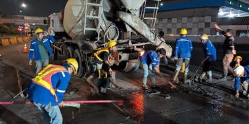 Mobil ASN di Pekalongan Viral Terobos Jalan yang Sedang Dicor