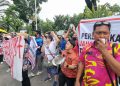 Akses Ditutup oleh Ormas, Karyawan Club de Arjuna Melakukan Demo di Balai Kota
