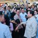 Prabowo Sapa Warga di Stasiun Halim Naik Whoosh dari Cimahi