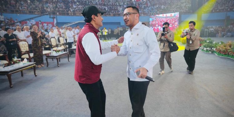Giring Ajak Siswa Sekolah Rakyat Untuk Ciptakan Lagu