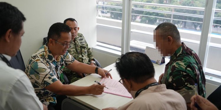 5 Tersangka Korupsi Motor Listrik Diserahkan ke Penuntut Umum