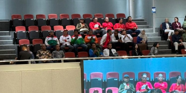 Momen Buruh Mengawasi DPR Menjelang Pengesahan RUU Ketenagakerjaan