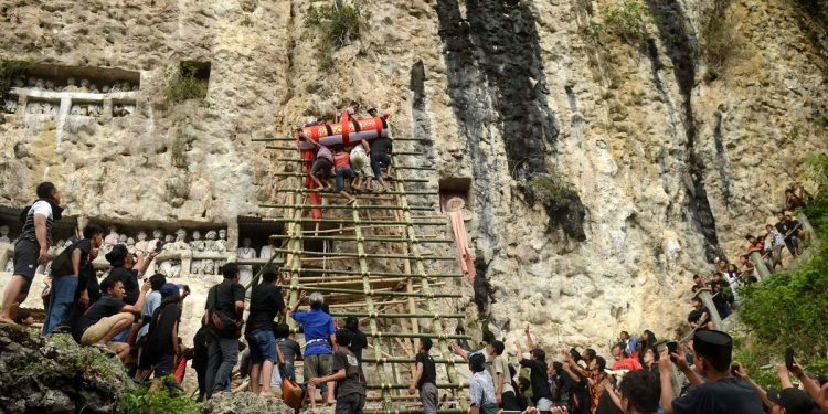 Karhutla Toraja Utara Ratusan Peti Jenazah Tradisional Terbakar