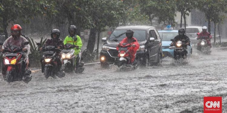 Jalan Mayor Oking Cibinong Seperti Sungai Saat Banjir Banyak Motor Terjebak