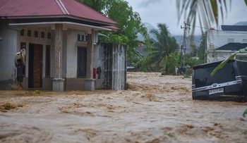 Hujan Deras Mengguyur, Padang Terkena Banjir Bandang