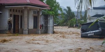Hujan Deras Mengguyur, Padang Terkena Banjir Bandang