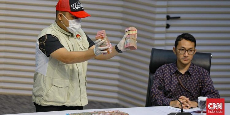 KPK Geledah Dua Kantor Dinas Selidiki Kasus Gratifikasi dan TPPU di Madiun
