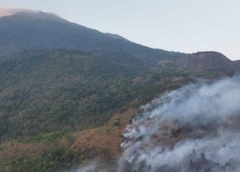 Karhutla Gunung Ciremai Pemkab Koordinasi Pemprov Lakukan Water Bombing