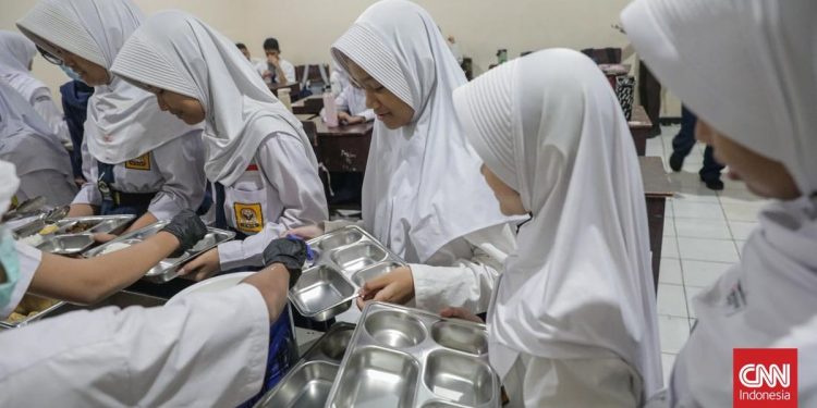 Prasmanan di Sekolah sebagai Upaya Menekan Limbah Makanan